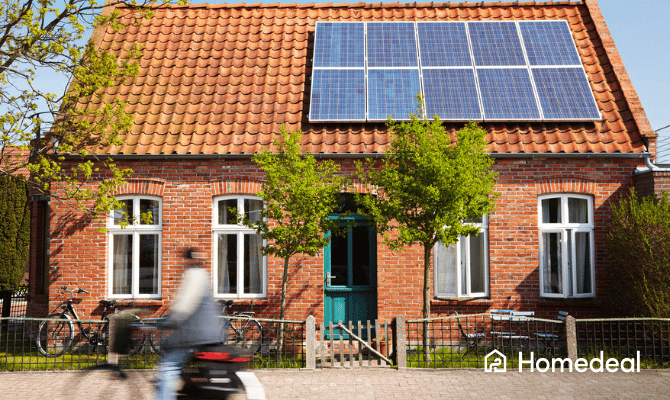 Zonnepanelen op het dak van een woning